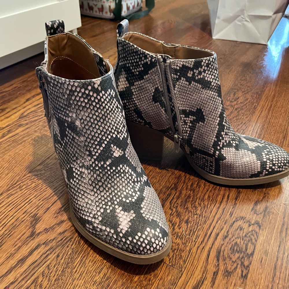 Snake Print Booties Universal Thread 7.5 - image 2